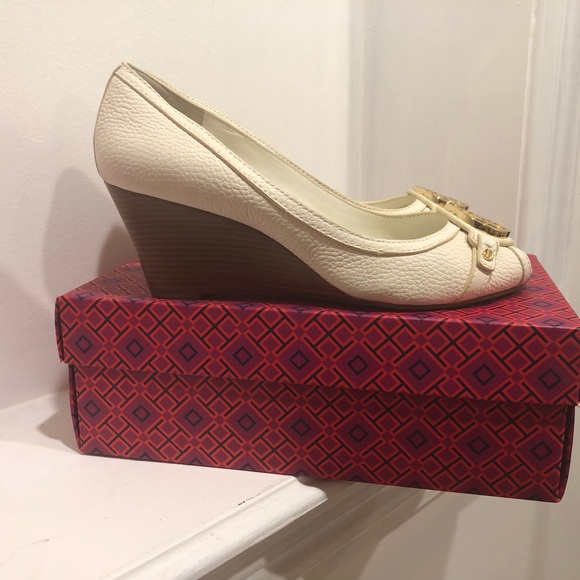 Tory Burch 10.5 Leticia 65mm Open Toe Wedge Ivory Tumbled Leather 12148409 - Picture 2 of 8